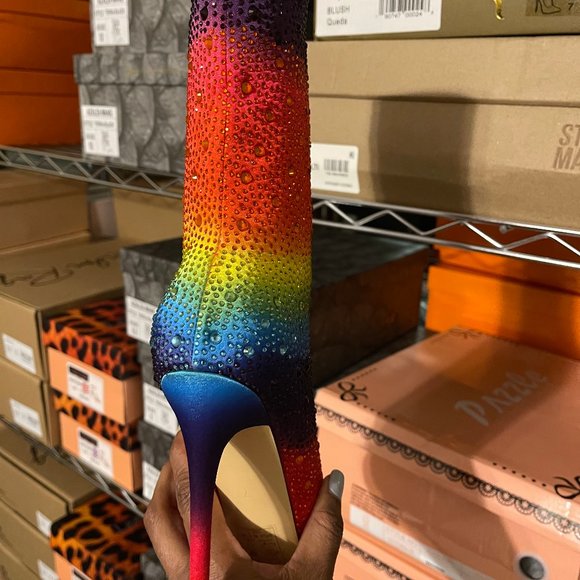 Glamour - Picture 3 of 4